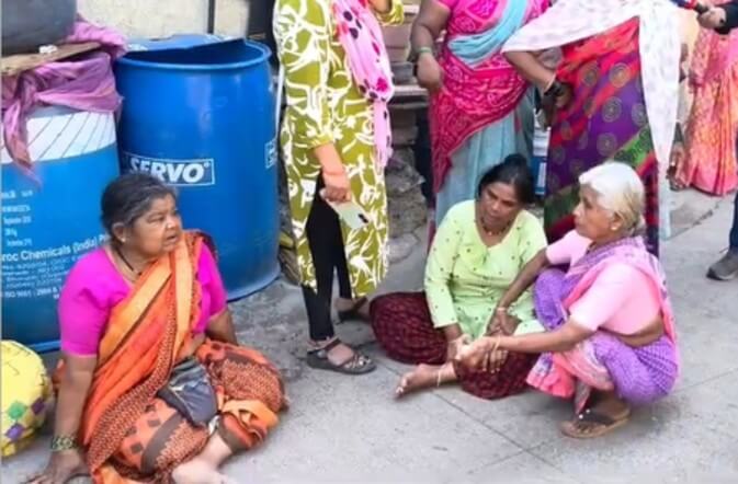 wailing family members of deceased who died due to spurious liquor (1) (1)