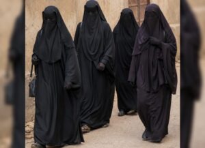 muslim women in Full-body veil 3