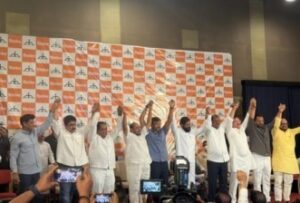 6 MPs of Shiv Sena UBT join Shinde faction