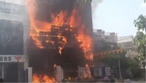 fire in Lucknow coaching (1)