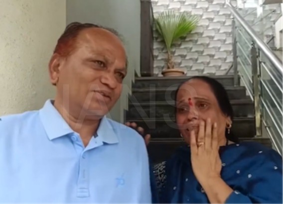 ABHIJEET DIPKE PARENTS (1)