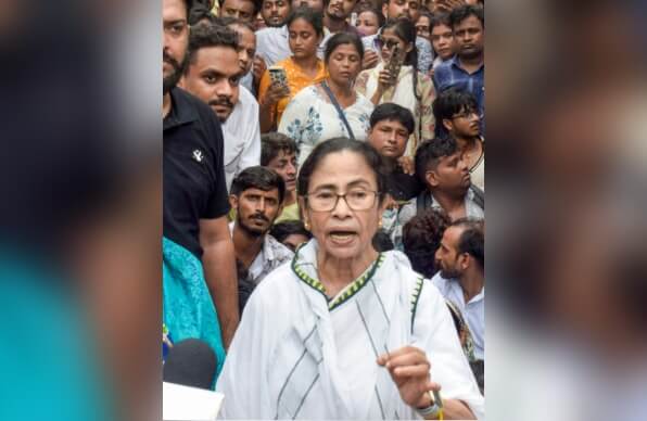 Mamata Banerjee 221133 (1)