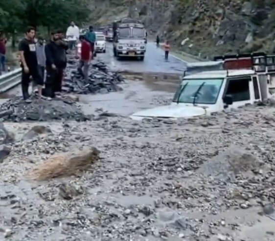 cloudburst in kinnaur (1)