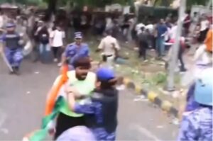 man shouts maaro mujhe maaro (1)