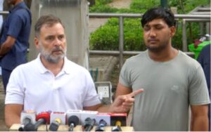 rahul gandhi does pc with student who got injured in pellte girl firing (1)