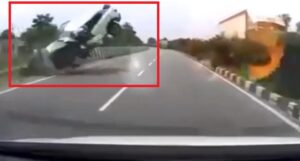 accident aban ahmed ateeq ahmed video (1)