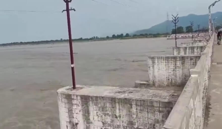 gandhak barrage river IANS (1) (1)