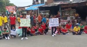 school student protest in Unnao (1)
