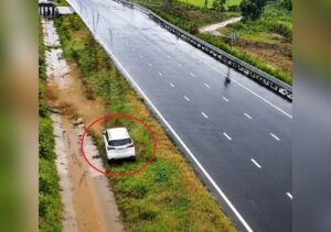 bjp mla chandrabhal lodhi meets with an accident on ganga expressway (1) (1)