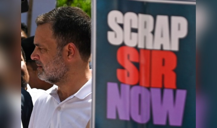 RAHUL GANDHI ON SIR (2)