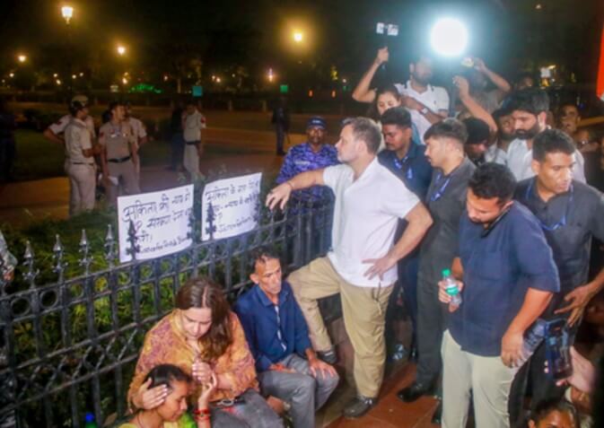 Rahul Gandhi meets family of Ankita Bhandari IANS Oct 14 (1) (1)